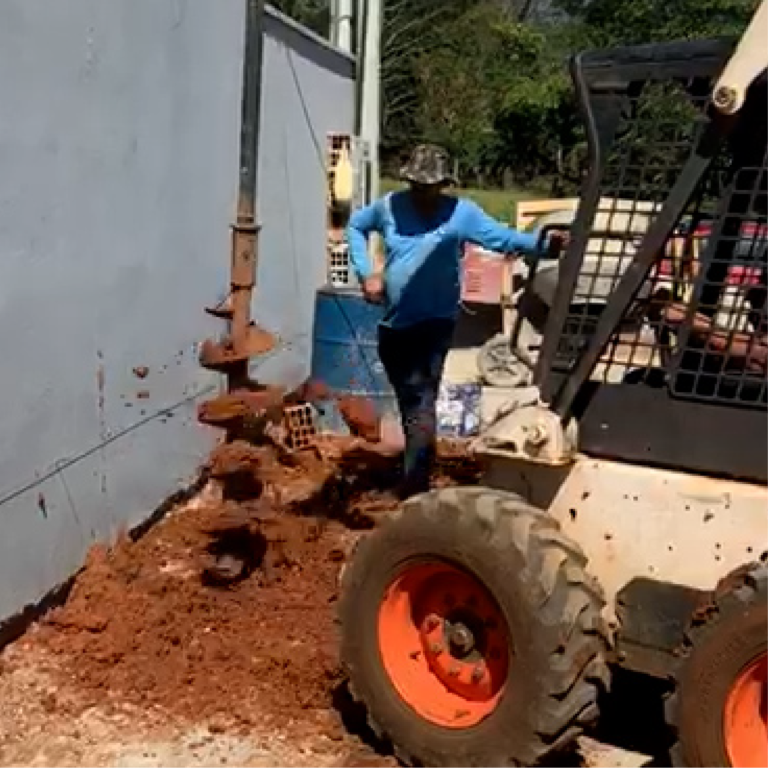 Fabio-Sousa-Terraplenagem-Perfuracao-com-BobCat